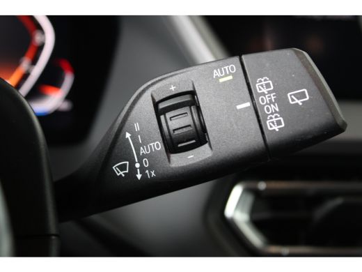 BMW 1 Serie 118i Executive Edition | Sportstoelen | M Aerodynamica | 19" lichtmetalen velgen | Dakspoiler |  ... ActivLease financial lease