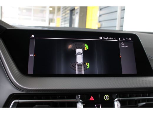 BMW 1 Serie 118i Executive Edition | Sportstoelen | M Aerodynamica | 19" lichtmetalen velgen | Dakspoiler |  ... ActivLease financial lease