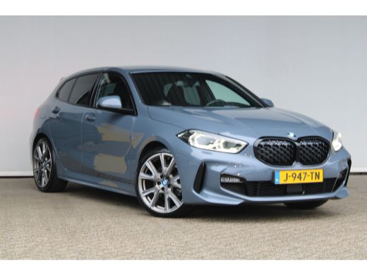 BMW 1 Serie 118i Executive Edition | Sportstoelen | M Aerodynamica | 19" lichtmetalen velgen | Dakspoiler |  ... ActivLease financial lease