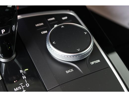 BMW 1 Serie 118i Executive Edition | Sportstoelen | M Aerodynamica | 19" lichtmetalen velgen | Dakspoiler |  ... ActivLease financial lease