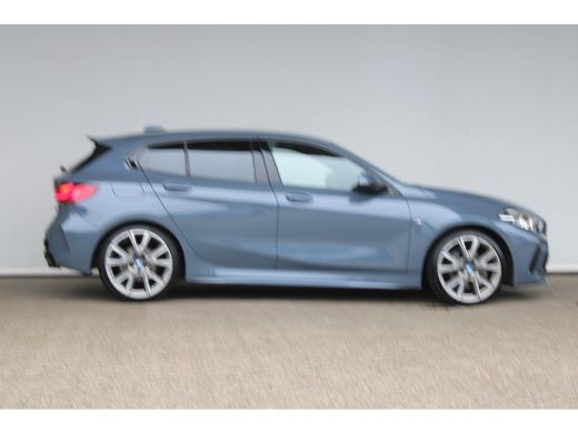 BMW 1 Serie 118i Executive Edition | Sportstoelen | M Aerodynamica | 19" lichtmetalen velgen | Dakspoiler |  ... ActivLease financial lease