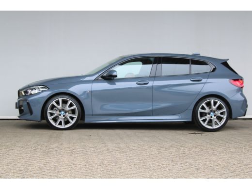 BMW 1 Serie 118i Executive Edition | Sportstoelen | M Aerodynamica | 19" lichtmetalen velgen | Dakspoiler |  ... ActivLease financial lease
