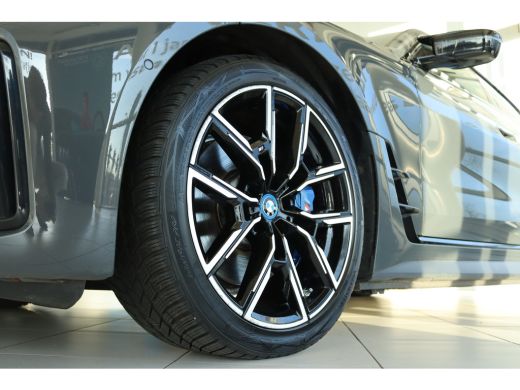 BMW i4 M50 High Executive 84 kWh | SOH 93% | Adapt. Cruise | Carbon | Harman & Kardon | HUD | Schuifdak ... ActivLease financial lease