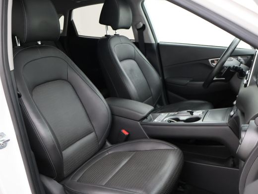 Hyundai Kona EV PREMIUM SKY 64 KWH + SCHUIFDAK | LEDER | TREKHAAK | STOELVENTILATIE | HEAD-UP | CAMERA | ADAPT... ActivLease financial lease