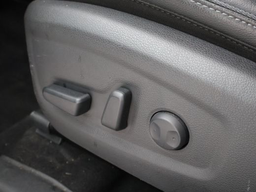 Hyundai Kona EV PREMIUM SKY 64 KWH + SCHUIFDAK | LEDER | TREKHAAK | STOELVENTILATIE | HEAD-UP | CAMERA | ADAPT... ActivLease financial lease