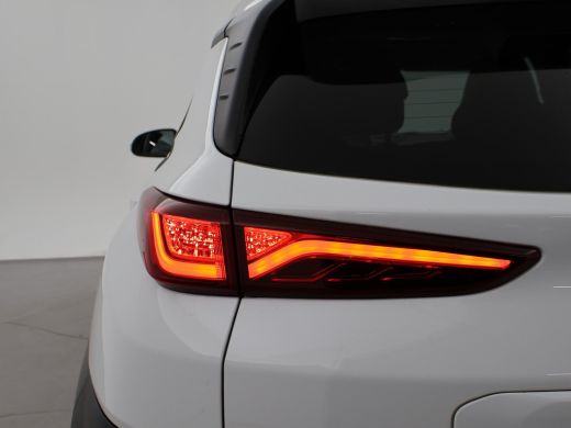 Hyundai Kona EV PREMIUM SKY 64 KWH + SCHUIFDAK | LEDER | TREKHAAK | STOELVENTILATIE | HEAD-UP | CAMERA | ADAPT... ActivLease financial lease