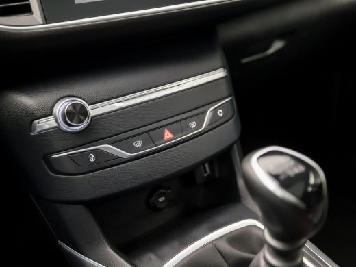 Peugeot 308 SW 1.2 PureTech Sport (PANORAMADAK, APPLE CARPLAY, GROOT NAVI, 360 CAMERA, SPORTSTOELEN, ADAPTIVE... ActivLease financial lease