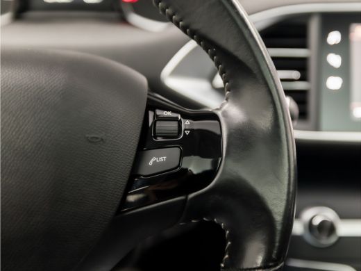 Peugeot 308 SW 1.2 PureTech Sport (PANORAMADAK, APPLE CARPLAY, GROOT NAVI, 360 CAMERA, SPORTSTOELEN, ADAPTIVE... ActivLease financial lease