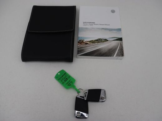 Volkswagen Passat 1.5 TSI R Line | Panoramadak | Nappaleder | Stoelverwarming | Massage | Memory | Camera | Matrix ... ActivLease financial lease