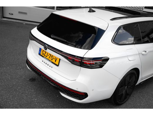 Volkswagen Passat Variant 1.5 eTSI 150pk R-Line Edition | Audio installatie premium | Cruise control adaptief | Dod... ActivLease financial lease