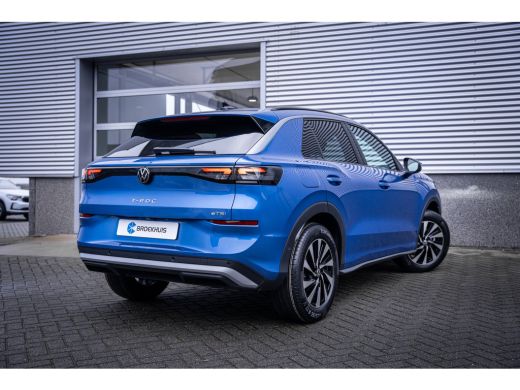 Volkswagen T-Roc Life First Edition Inclusief &euro;2000,- inruilvoordeel | 'App-Connect' draadloze smartphone integrat... ActivLease financial lease