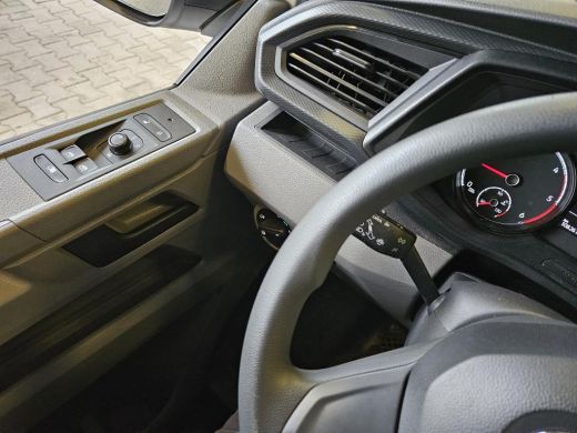 Volkswagen Transporter 2.0 TDI L2H1 Navi Airco Cruise Sidebars 1Eigenaar ActivLease financial lease