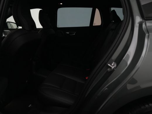 Volvo  V60 T8 Plug-in hybrid AWD Ultra Dark Bowers & Wilkins | Stoelventilatie & Massage | Head-Up | Panoram... ActivLease financial lease
