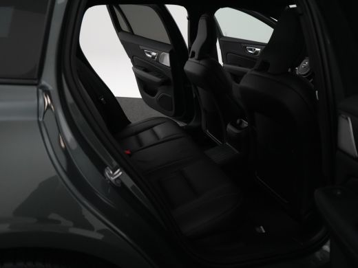 Volvo  V60 T8 Plug-in hybrid AWD Ultra Dark Bowers & Wilkins | Stoelventilatie & Massage | Head-Up | Panoram... ActivLease financial lease