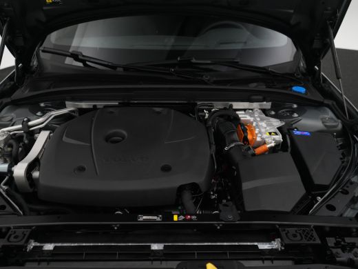 Volvo  V60 T8 Plug-in hybrid AWD Ultra Dark Bowers & Wilkins | Stoelventilatie & Massage | Head-Up | Panoram... ActivLease financial lease