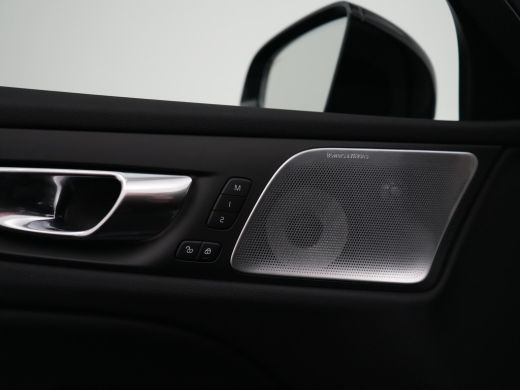 Volvo  V60 T8 Plug-in hybrid AWD Ultra Dark Bowers & Wilkins | Stoelventilatie & Massage | Head-Up | Panoram... ActivLease financial lease