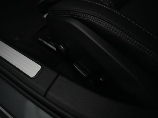 Volvo  V60 T8 Plug-in hybrid AWD Ultra Dark Bowers & Wilkins | Stoelventilatie & Massage | Head-Up | Panoram... ActivLease financial lease