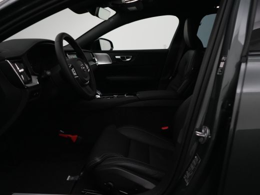 Volvo  V60 T8 Plug-in hybrid AWD Ultra Dark Bowers & Wilkins | Stoelventilatie & Massage | Head-Up | Panoram... ActivLease financial lease
