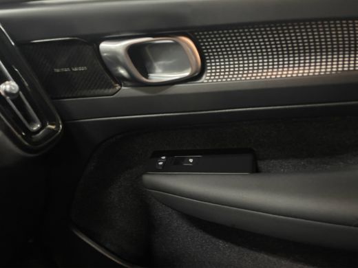 Volvo  XC40 Recharge P8 AWD R-Design Pano Trekhaak Elktr.stoelen Harman&Kardon ActivLease financial lease