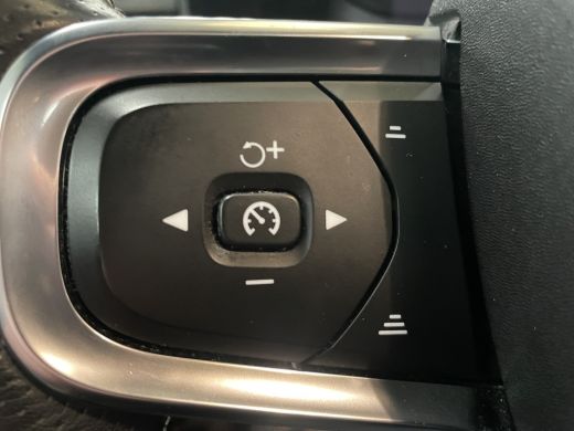 Volvo  XC40 Recharge P8 AWD R-Design Pano Trekhaak Elktr.stoelen Harman&Kardon ActivLease financial lease