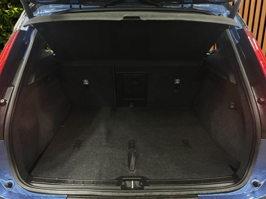 Volvo  XC40 Recharge P8 AWD R-Design Pano Trekhaak Elktr.stoelen Harman&Kardon ActivLease financial lease