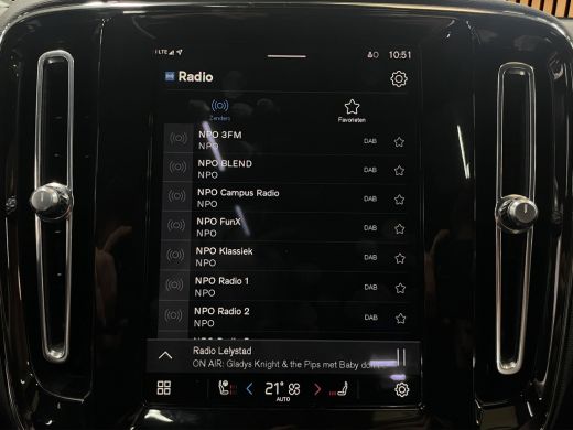 Volvo  XC40 Recharge P8 AWD R-Design Pano Trekhaak Elktr.stoelen Harman&Kardon ActivLease financial lease