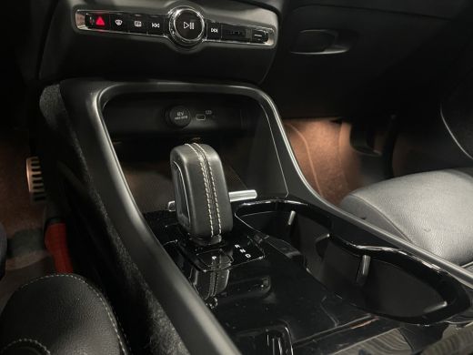 Volvo  XC40 Recharge P8 AWD R-Design Pano Trekhaak Elktr.stoelen Harman&Kardon ActivLease financial lease