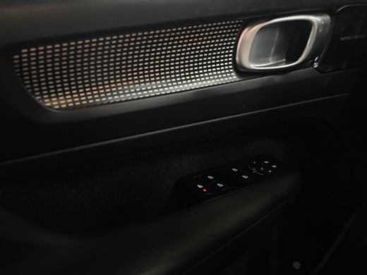 Volvo  XC40 Recharge P8 AWD R-Design Pano Trekhaak Elktr.stoelen Harman&Kardon ActivLease financial lease