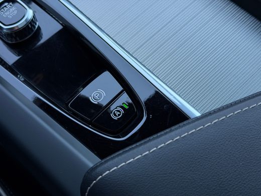 Volvo  XC60 2.0 T6 Plug-in hybrid AWD Ultimate Dark | Luchtvering | Harman/Kardon | HU-Display | Camera | ActivLease financial lease