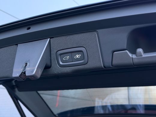 Volvo  XC60 2.0 T6 Plug-in hybrid AWD Ultimate Dark | Luchtvering | Harman/Kardon | HU-Display | Camera | ActivLease financial lease