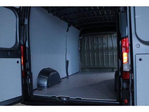 Peugeot Boxer 2.2 BlueHDi 180 S&S L3H2 3.5t Zwaar HD | Cruise Control | Camera | Navi | Betimmering | Carplay |... ActivLease financial lease