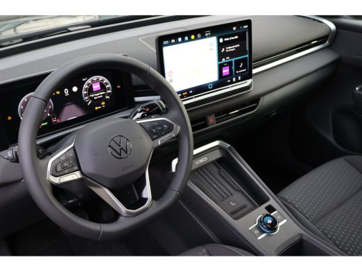 Volkswagen T-Roc Life First Edition | 'App-Connect' draadloze smartphone integratie | Automatische afstandsregelin... ActivLease financial lease