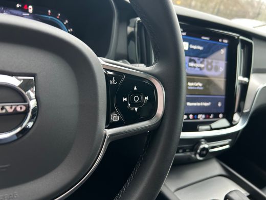 Volvo  V60 2.0 B3 Plus Dark | Pilot Assist | Black pakket | Memory | Stuurwiel verwarmd | Camera | ActivLease financial lease