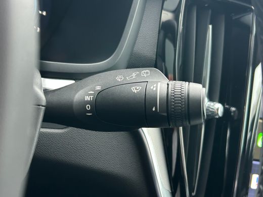 Volvo  V60 2.0 B3 Plus Dark | Pilot Assist | Black pakket | Memory | Stuurwiel verwarmd | Camera | ActivLease financial lease