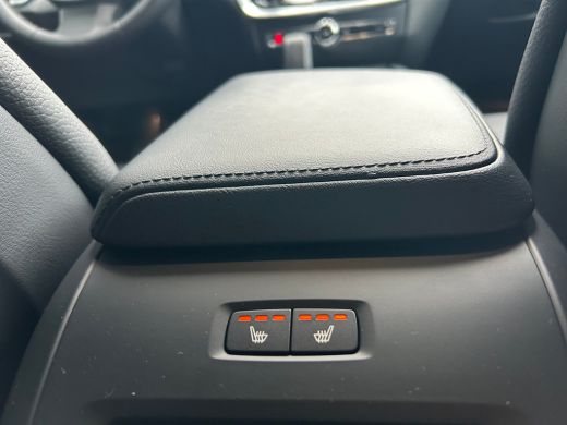 Volvo  V60 2.0 B3 Plus Dark | Pilot Assist | Black pakket | Memory | Stuurwiel verwarmd | Camera | ActivLease financial lease