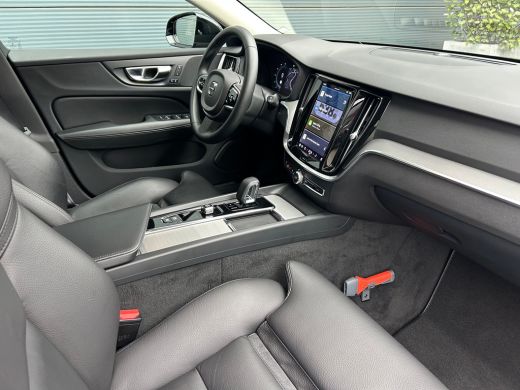 Volvo  V60 2.0 B3 Plus Dark | Pilot Assist | Black pakket | Memory | Stuurwiel verwarmd | Camera | ActivLease financial lease