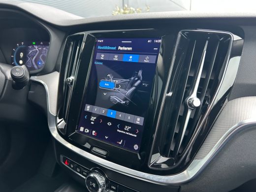 Volvo  V60 2.0 B3 Plus Dark | Pilot Assist | Black pakket | Memory | Stuurwiel verwarmd | Camera | ActivLease financial lease