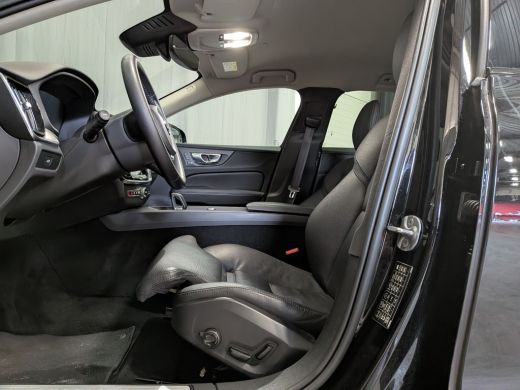 Volvo  V60 2.0 B3 Plus Dark | Pilot Assist | Black pakket | Memory | Stuurwiel verwarmd | Camera | ActivLease financial lease