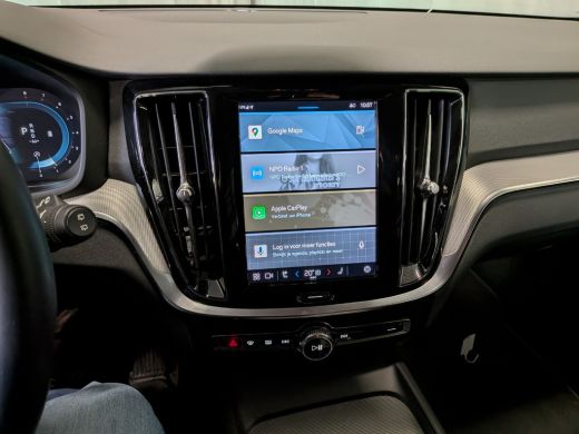 Volvo  V60 2.0 B3 Plus Dark | Pilot Assist | Black pakket | Memory | Stuurwiel verwarmd | Camera | ActivLease financial lease