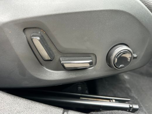 Volvo  V60 2.0 B3 Plus Dark | Pilot Assist | Black pakket | Memory | Stuurwiel verwarmd | Camera | ActivLease financial lease