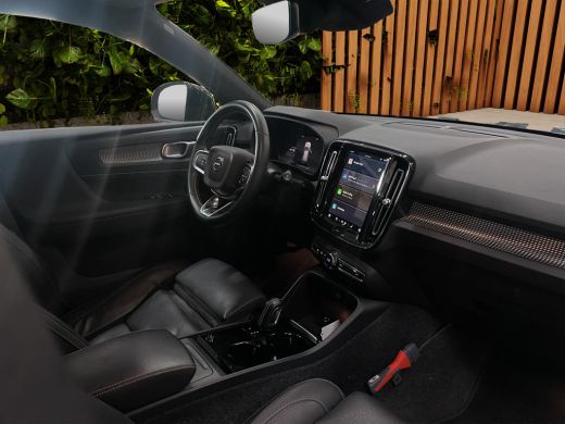 Volvo  XC40 Recharge P8 AWD R-Design Leder Stoel/stuurverwarming ActivLease financial lease