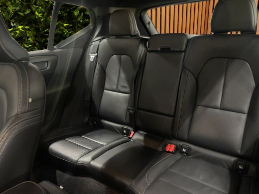 Volvo  XC40 Recharge P8 AWD R-Design Leder Stoel/stuurverwarming ActivLease financial lease