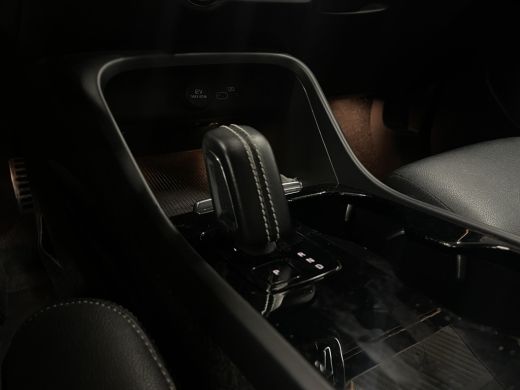 Volvo  XC40 Recharge P8 AWD R-Design Leder Stoel/stuurverwarming ActivLease financial lease