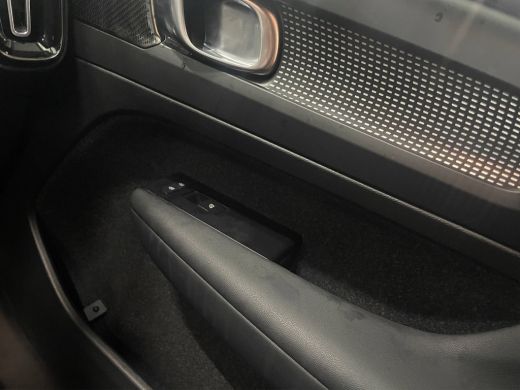 Volvo  XC40 Recharge P8 AWD R-Design Panoramadak Leder Harman&Kardon ActivLease financial lease