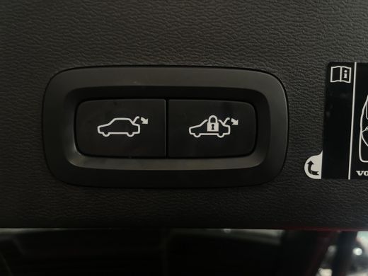 Volvo  XC40 Recharge P8 AWD R-Design Panoramadak Leder Harman&Kardon ActivLease financial lease