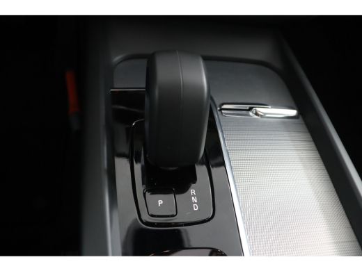 Volvo  XC60 2.0 T6 Plug-in hybrid AWD Plus Dark | Stoel + Stuur verwarming | Trekhaak | BLIS | 360 Camera ActivLease financial lease