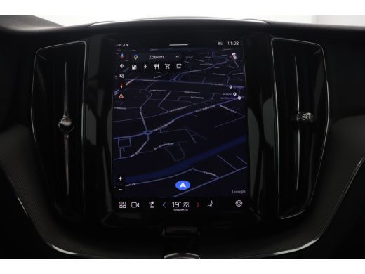 Volvo  XC60 2.0 T6 Plug-in hybrid AWD Plus Dark | Stoel + Stuur verwarming | Trekhaak | BLIS | 360 Camera ActivLease financial lease