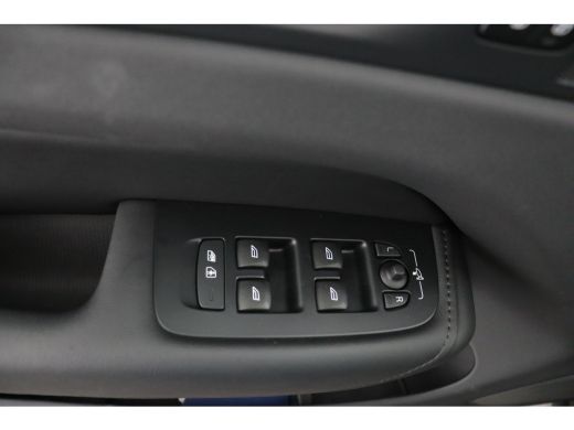 Volvo  XC60 2.0 T6 Plug-in hybrid AWD Plus Dark | Stoel + Stuur verwarming | Trekhaak | BLIS | 360 Camera ActivLease financial lease