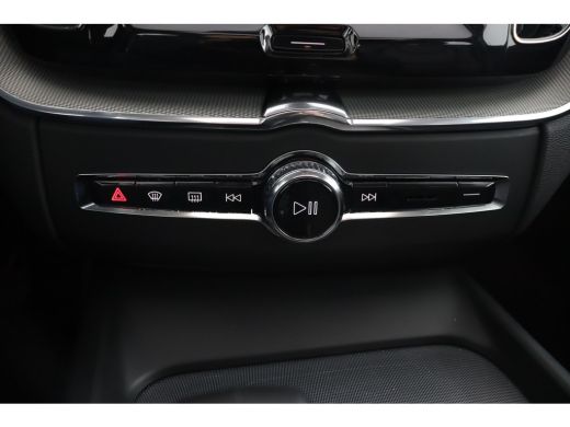 Volvo  XC60 2.0 T6 Plug-in hybrid AWD Plus Dark | Stoel + Stuur verwarming | Trekhaak | BLIS | 360 Camera ActivLease financial lease