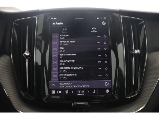 Volvo  XC60 2.0 T6 Plug-in hybrid AWD Plus Dark | Stoel + Stuur verwarming | Trekhaak | BLIS | 360 Camera ActivLease financial lease